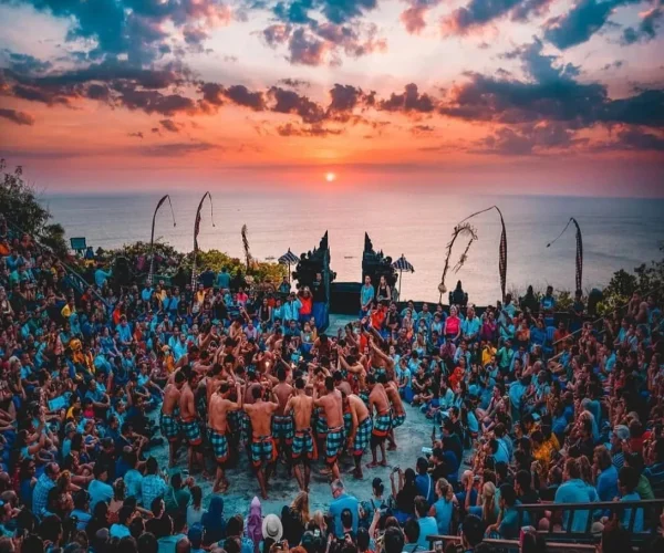 Kecak_Dance_Di_Pura_Uluwatu_Bali_14_11zon
